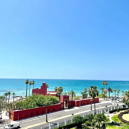 Apartment Sea Front With Large Terrace In Benalbeach