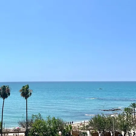 Apartment Sea Front With Large Terrace In Benalbeach *