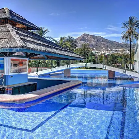 Apartment Sea Front With Large Terrace In Benalbeach *