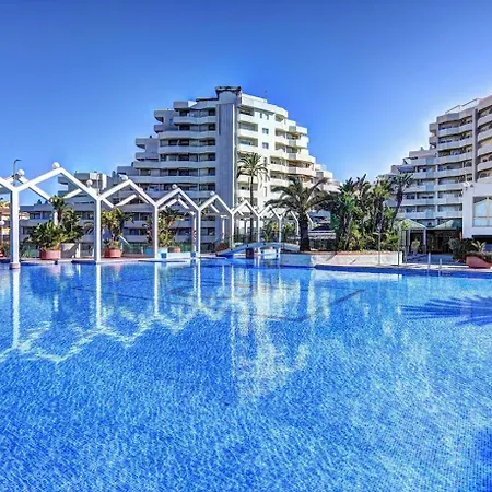 Apartment Sea Front With Large Terrace In Benalbeach *
